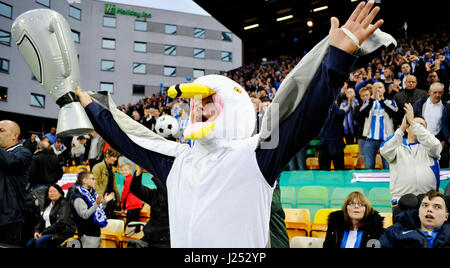 Brighton Fan gekleidet wie eine Möwe während der Himmel Bet Meisterschaftsspiel zwischen Norwich City und Brighton und Hove Albion an der Carrow Road in Norwich. 21. April 2017. FA Premier League und der Football League Bilder unterliegen DataCo Lizenz siehe www.football-dataco.com nur zur redaktionellen Verwendung Stockfoto