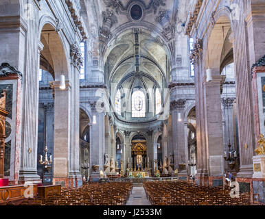 Innenraum der Kirche Saint-Sulpice, Paris, Frankreich Stockfoto