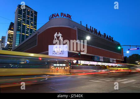 "Luna Park" Stadion nach Sonnenuntergang. San Nicolás, Buenos Aires, Argentinien. Stockfoto