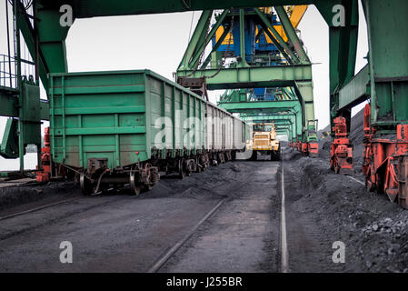 Arbeiten Sie in Kohle Hafenumschlag terminal. Stockfoto