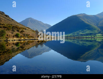 Wast Wasser (Wastwater) im englischen Lake District, Cumbria, UK, Ausgangspunkt für Wanderungen zum höchsten Berg Scafell Pike, England. Stockfoto