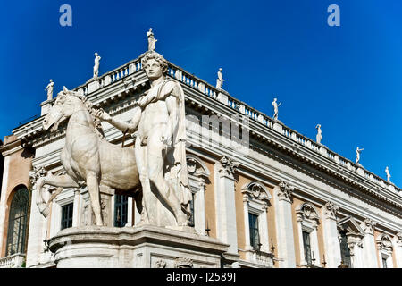 Marmorstatue Skulptur von Dioscurus Castor. Rathaushaus des Kapitols von Rom. Kapitolshügel, Campidoglio. Roma, Latium, Italien, Europa, EU. Stockfoto