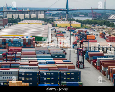 CTT Container Terminal Tollerort im Hafen von Hamburg, Deutschland. Stockfoto