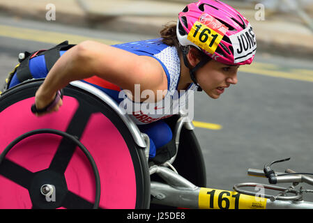 Jade Jones, Großbritannien Frauen Rollstuhl Konkurrent, 2017 Virgin Geld London-Marathon, London, Vereinigtes Königreich Stockfoto