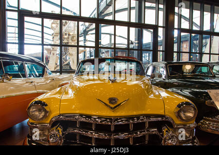 ISTANBUL, Türkei - 16. April 2017: Ansicht der farbigen Vintage nostalgische Autos ausgestellt. Rahmi Koc ist eine berühmte Automuseum. Stockfoto