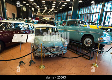 ISTANBUL, Türkei - 16. April 2017: Ansicht der farbigen Vintage nostalgische Autos ausgestellt. Rahmi Koc ist eine berühmte Automuseum. Stockfoto