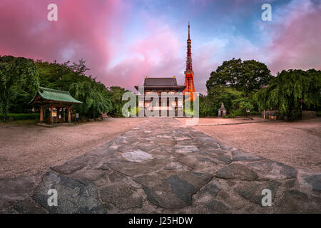 Zojo-Ji Tempel und Tokyo Tower am Morgen, Tokyo, Japan Stockfoto