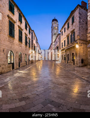 DUBROVNIK, Kroatien - 2. Juli 2014: Panorama Straße Stradun in Dubrovnik. Dubrovnik. Im Jahr 1979 trat die Stadt Dubrovnik die UNESCO-Liste der Welt Stockfoto