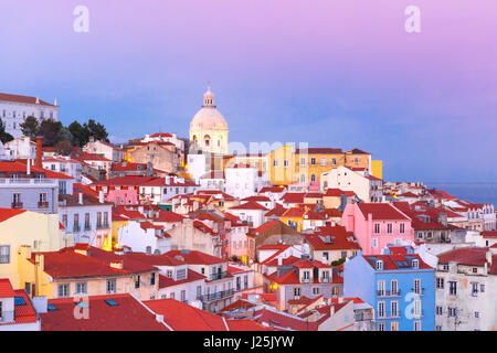 Alfama in der Nacht, Lissabon, Portugal Stockfoto