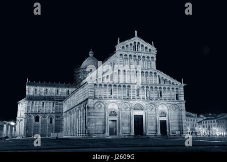 Kathedrale von Piazza dei Miracoli (oder Piazza dei Miracoli) in Pisa Italien in der Nacht Stockfoto