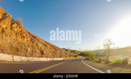POV Sicht - Fahrt zum Red Rocks Amphitheatre bei Sonnenaufgang. Stockfoto