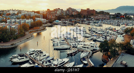 VANCOUVER, BC - AUG 17: Vancouver Bucht Luftbild am 17. August 2015 in Vancouver, Kanada. Mit 603 k Bevölkerung, es ist eine der am meisten ethnisch Tauchen Stockfoto