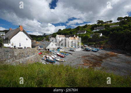 Cadgwith Dorf auf der Lizard Halbinsel. Cornwall. VEREINIGTES KÖNIGREICH. Stockfoto