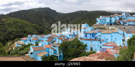 Juzcar Spanien. Smurf village Spanien, spanisches Dorf blau lackiert von Sony, werbebremsung Ihre neuen Schlumpf Film zu fördern, Andalusien, Spanien. Stockfoto