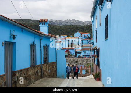 Juzcar Spanien. Smurf village Spanien, spanisches Dorf blau lackiert von Sony, werbebremsung Ihre neuen Schlumpf Film zu fördern, Andalusien, Spanien. Stockfoto