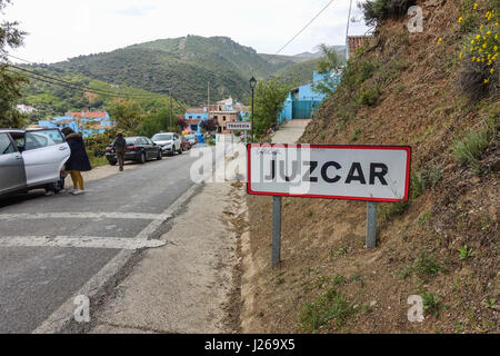 Blauer Schlumpf Schlümpfe Spanien, Juzcar, einem Dorf von Sony als ein Werbegag Förderung ihrer neuen Schlumpf Film, Andalusien, Spanien blau lackiert. Stockfoto