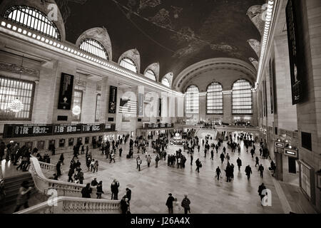 NEW YORK CITY, NY - AUG 8: Grand Central Interieur auf 8. August 2014 in Manhattan, New York City. Es ist der zweitgrößte Bahnhof von New York City Stockfoto