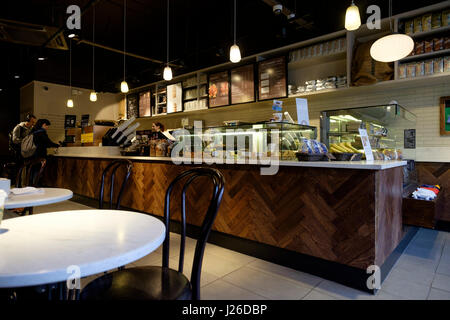 Starbucks Coffee Shop in 202 Haverstock Hill, London, England, UK, Europa Stockfoto
