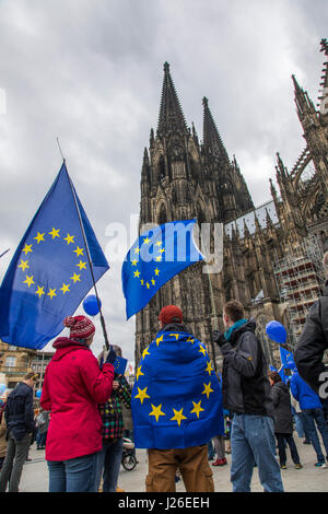 Puls der Europa-Bewegung, eine pro-europäische Bürgerinitiative, Leute treffen jeden Sonntag Nachmittag in mehreren europäischen Städten Köln, Stockfoto