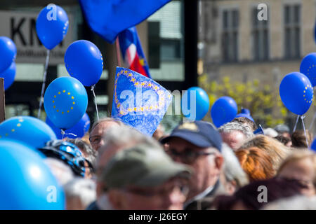 Puls der Europa-Bewegung, eine pro-europäische Bürgerinitiative, Leute treffen jeden Sonntag Nachmittag in mehreren europäischen Städten Köln, Stockfoto