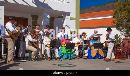 Tejeda, Spanien - 5 Februar: Touristen und Einheimische genießen Fiesta del Almendro En Flor, Mandel Blume Feier, 5. Februar 2017 in Tejeda Gran Cana Stockfoto