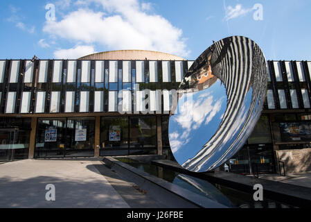 Die Nottingham Playhouse und Sky Mirror, Nottingham Stadt Nottinghamshire England UK Stockfoto