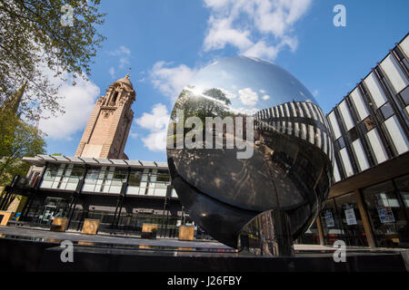 Die Nottingham Playhouse und Sky Mirror, Nottingham Stadt Nottinghamshire England UK Stockfoto