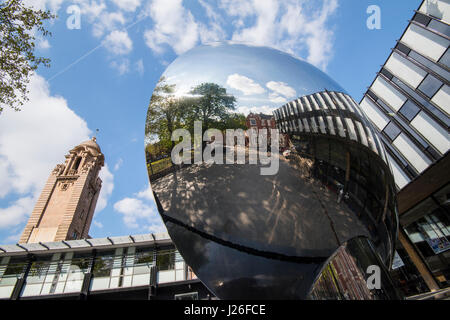 Die Nottingham Playhouse und Sky Mirror, Nottingham Stadt Nottinghamshire England UK Stockfoto