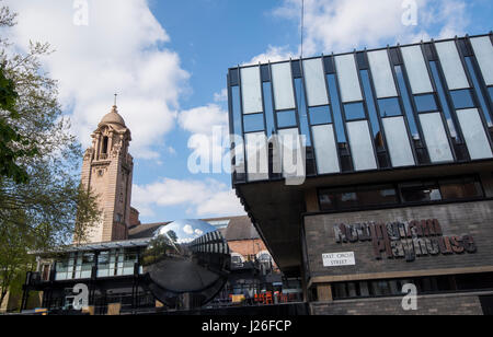 Die Nottingham Playhouse und Sky Mirror, Nottingham Stadt Nottinghamshire England UK Stockfoto