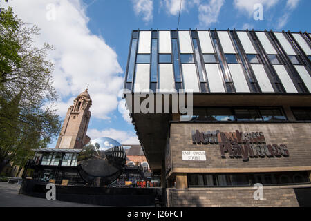 Die Nottingham Playhouse und Sky Mirror, Nottingham Stadt Nottinghamshire England UK Stockfoto