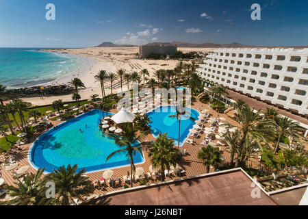 FUERTEVENTURA - 20. SEPTEMBER: Das Hotel Riu Palace Tres Islas in Corralejo Beach in Fuerteventura, Spanien am 20. September 2015 Stockfoto