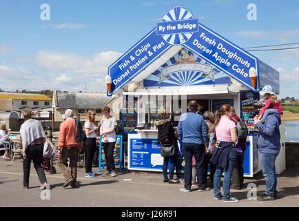 Fish &amp; Chips Stall, West Bay Küste von Bridport Dorset, Dorset UK Stockfoto