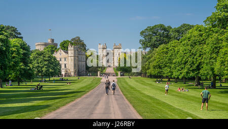 Die lange, Berkshire, England, Vereinigtes Königreich Fuß von der Windsor Great Park in Windsor Castle Stockfoto