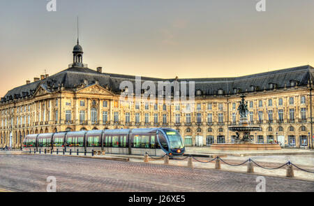 Straßenbahn am Place De La Bourse in Bordeaux - Frankreich, Gironde Stockfoto