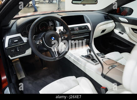 Belgrad, Serbien - 23. März 2017: Neuer BMW M6 Interieur präsentiert auf Belgrad 53. Internationalen Automobilausstellung - MSA (OICA). Stockfoto