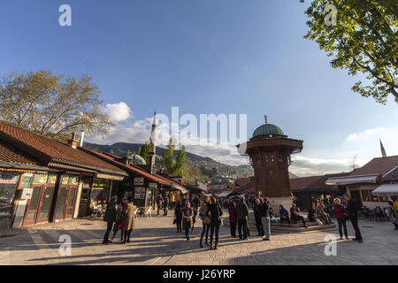 SARAJEVO, Bosnien-Herzegowina - 17. April 2017: Sebilj Brunnen, Bacarsija Bezirk, am Nachmittag. Dieser Brunnen gilt als eines der Stockfoto