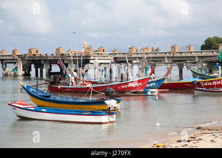 Angelboote/Fischerboote am Bangrak Pier in Bo Phut, Ko Samui - Thailand Stockfoto