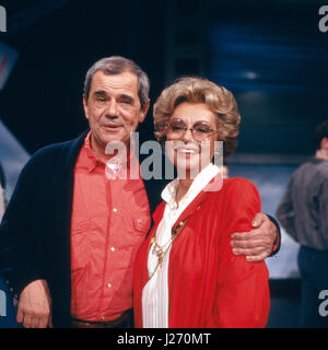 Deutscher Wis Walter Giller mit Ehefrau Nadja Tiller, Deutschland 1980er Jahre. Deutsche Schauspieler Walter Giller mit seiner Frau Nadja Tiller, Deutschland der 80er Jahre. Stockfoto