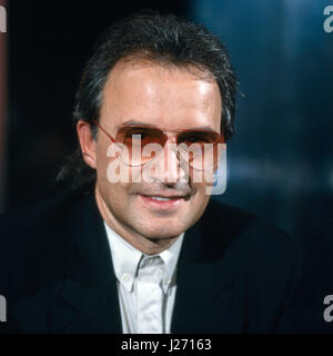 Italienischer Musikproduzent und Komponist Giorgio Moroder, Deutschland 1980er Jahre. Italienische Musik Produzent und Komponist Giorgio Moroder, Deutschland der 80er Jahre. Stockfoto