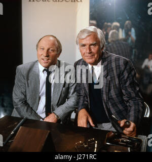 Deutscher Fußballer Uwe Seeler zu Gast bei Joachim Fuchsberger in dessen Talkshow' Heut' Abend, Deutschland 1980er Jahre. Deutsche Fußball-Spieler Uwe Seeler und Joachim Fuchsberger, Deutschland der 80er Jahre. Stockfoto