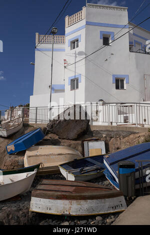 Angelboote/Fischerboote am Strand von El Puertito, Teneriffa, Kanarische Inseln, Spanien. Stockfoto