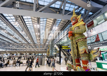 Neuen Flughafen Suvarnabhumi, neue Drehscheibe der Süd-Ost-Asien, riesige Statue Wache, Statue, Bangkok, Asien Stockfoto