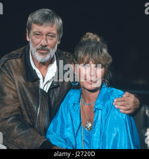 Österreichischer Kan und Moderator Dietmar Schönherr und Vivi Bach, Deutschland 1980er Jahre. Österreichischen Schauspieler und TV-Moderator Dietmar Schönherr und Vivi Bach, Deutschland der 80er Jahre. Stockfoto