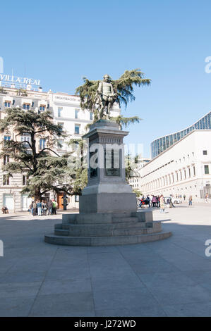 Miguel de Cervantes Saavedra Statue vor das spanische Abgeordnetenhaus in Madrid, Spanien Stockfoto