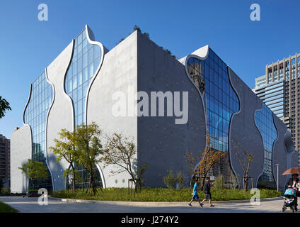 Allgemeine Ansicht von hinten. National Taichung Theater, Taichung, China. Architekt: Toyo Ito, 2016. Stockfoto