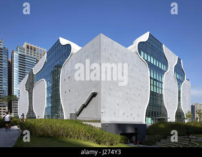 Allgemeine Ansicht von hinten. National Taichung Theater, Taichung, China. Architekt: Toyo Ito, 2016. Stockfoto