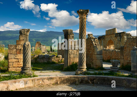 Haupteingang einer Roman-Villa in der Ausgrabungsstätte Volubilis, in der Nähe von Meknès, Marokko Stockfoto