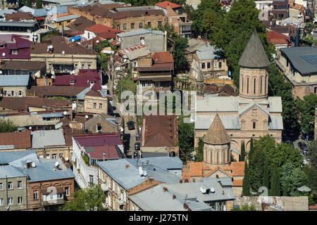 Tiflis, Georgien-SEP 25, 2016: Dächer der Häuser im Zentrum der alten Stadt Luftbild aus Narikala Festung. Stockfoto