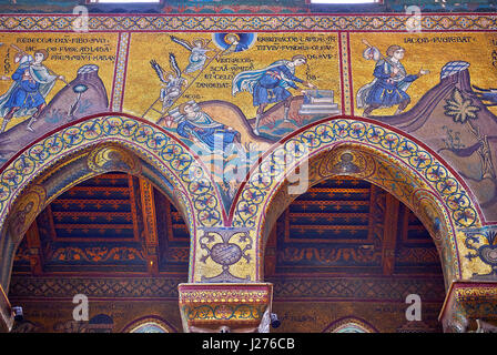 Norden Wandmosaiken, die Szenen aus der Bibel in der Norman-byzantinischen mittelalterlichen Kathedrale von Monreale, Provinz von Palermo, Sizilien, Italien. Stockfoto