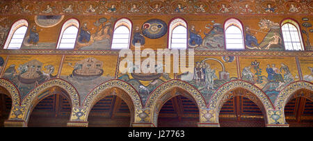 Südwand Mosaiken Darstellung die Bibliacl Geschichte von Noah in der Norman-byzantinischen mittelalterlichen Kathedrale von Monreale, Provinz von Palermo, Sizilien, Italien. Stockfoto